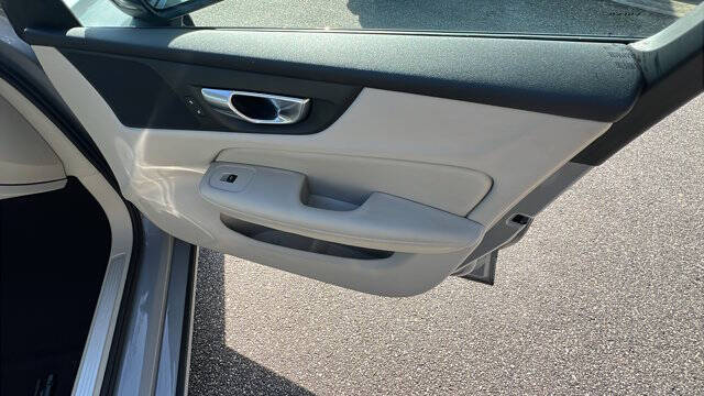 2024 Volvo S60 B5 Plus Dark Theme