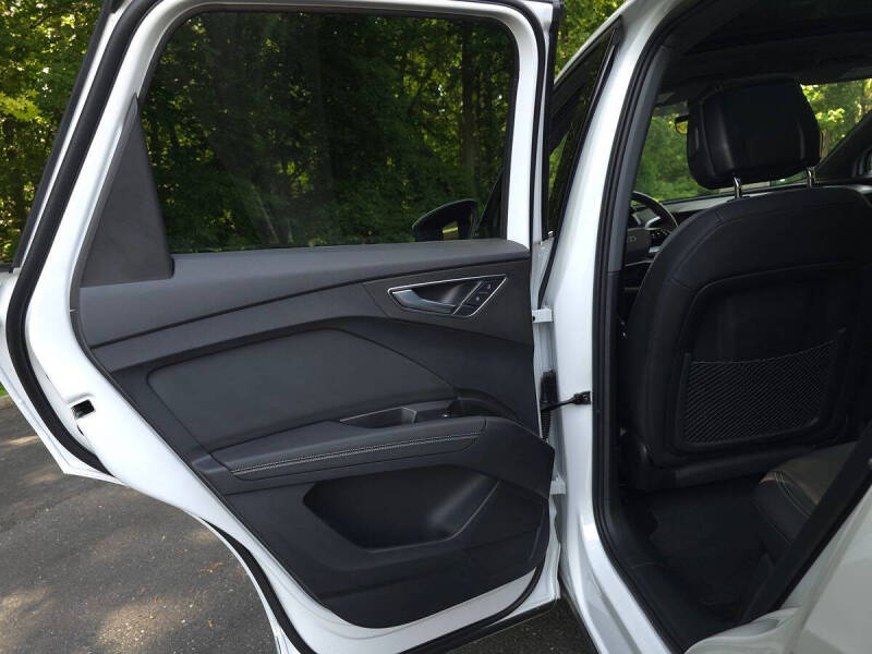 2026 Audi Q4 e-tron quattro Premium 55