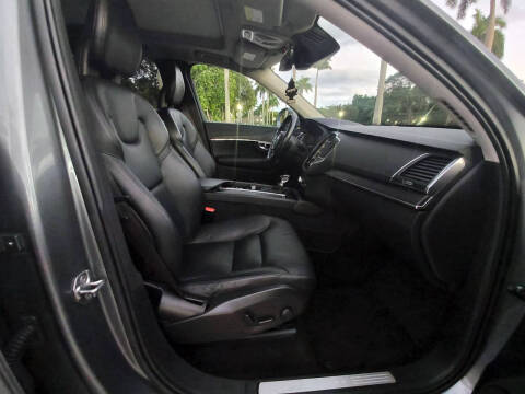 2020 Volvo XC90 T5 Momentum