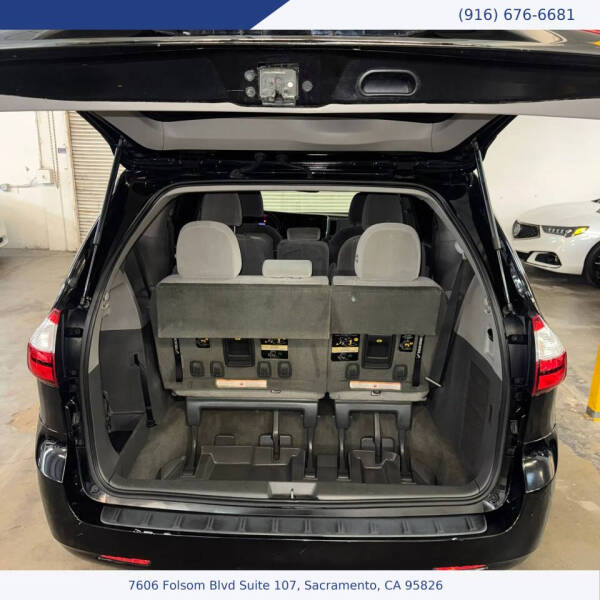 2017 Toyota Sienna LE 8-Passenger