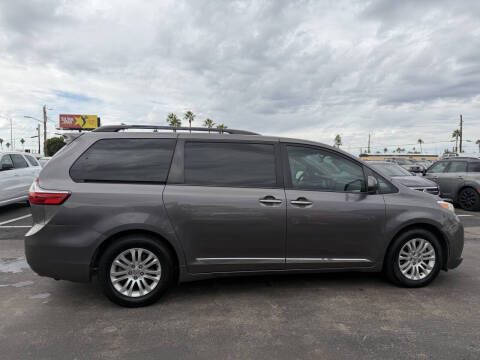 2016 Toyota Sienna XLE Premium 8-Passenger