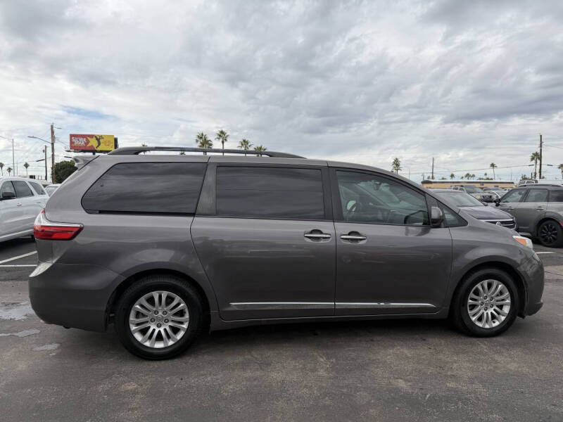 2016 Toyota Sienna XLE Premium 8-Passenger