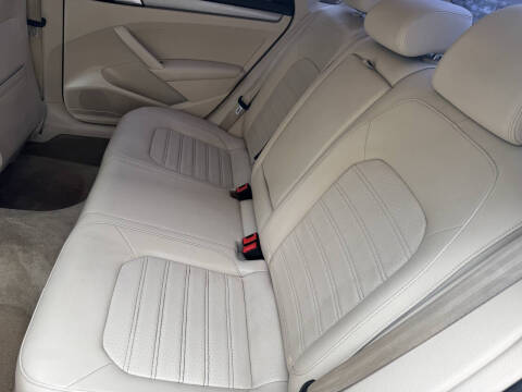 2015 Volkswagen Passat 1.8T SE