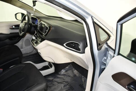 2022 Chrysler Voyager LX