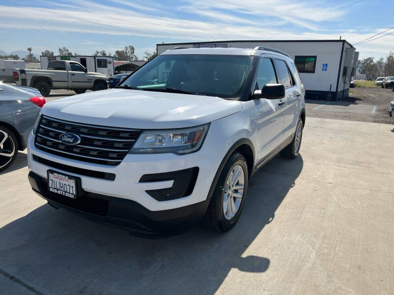 2017 Ford Explorer Base photo 4