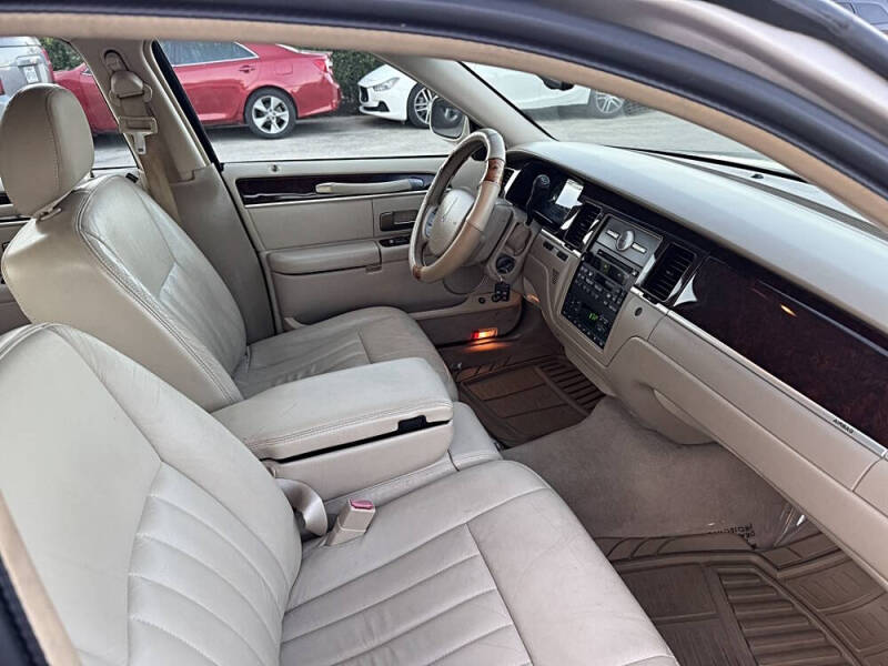 2007 Lincoln Town Car Signature