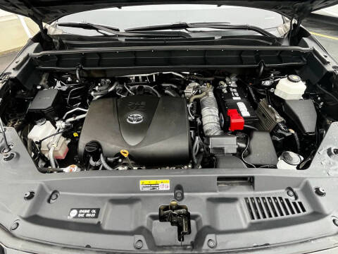 2020 Toyota Highlander LE