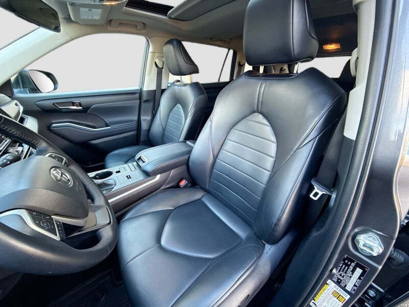 2022 Toyota Highlander Hybrid XLE