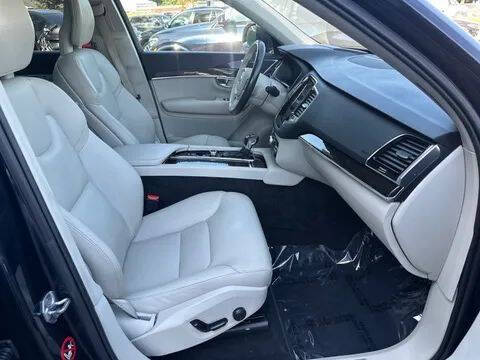 2017 Volvo XC90 T6 Momentum