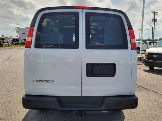 2025 Chevrolet Express 2500