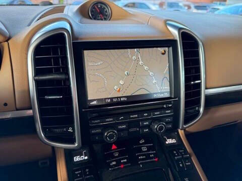 2014 Porsche Cayenne GTS