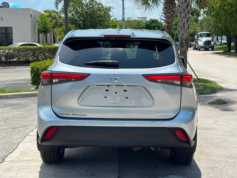 2020 Toyota Highlander LE