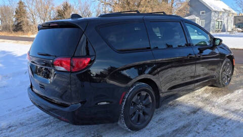 2020 Chrysler Pacifica Hybrid Limited Red S