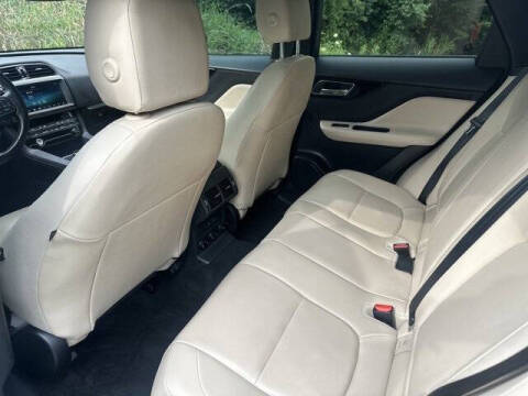 2019 Jaguar F-PACE 25t Premium