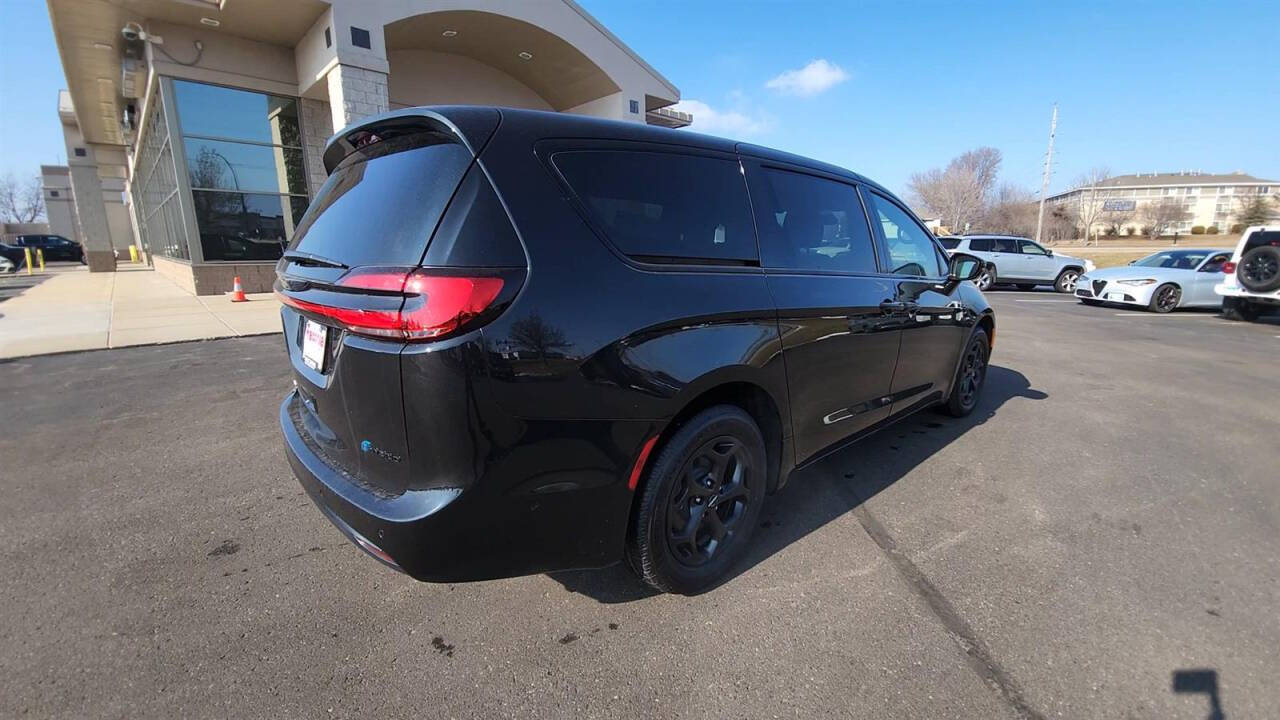 2024 Chrysler Pacifica Plug-In Hybrid for sale at Victoria Auto Sales in Victoria, MN