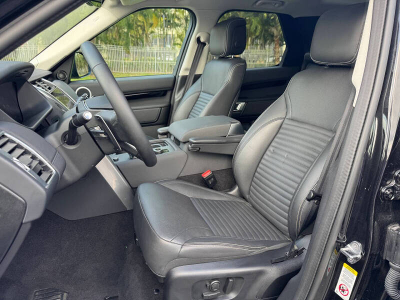 2024 Land Rover Discovery P300 S