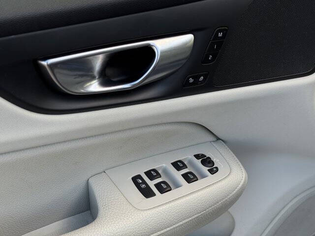 2022 Volvo S60 B5 Momentum