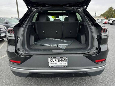 2025 VinFast VF8 Plus