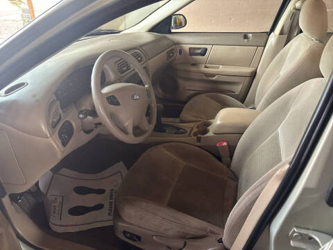 2003 Ford Taurus SE