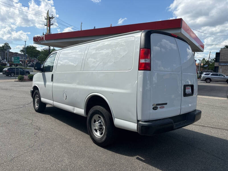2021 Chevrolet Express 2500