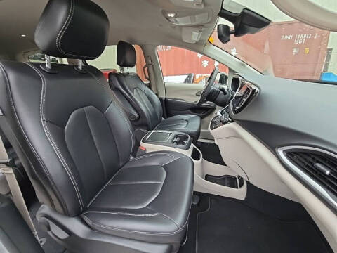2024 Chrysler Pacifica Touring L