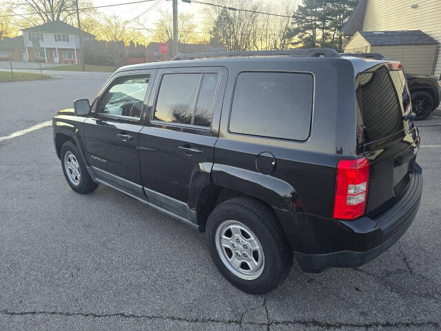 2011 Jeep Patriot for sale at QUEENSGATE AUTO SALES in York, PA