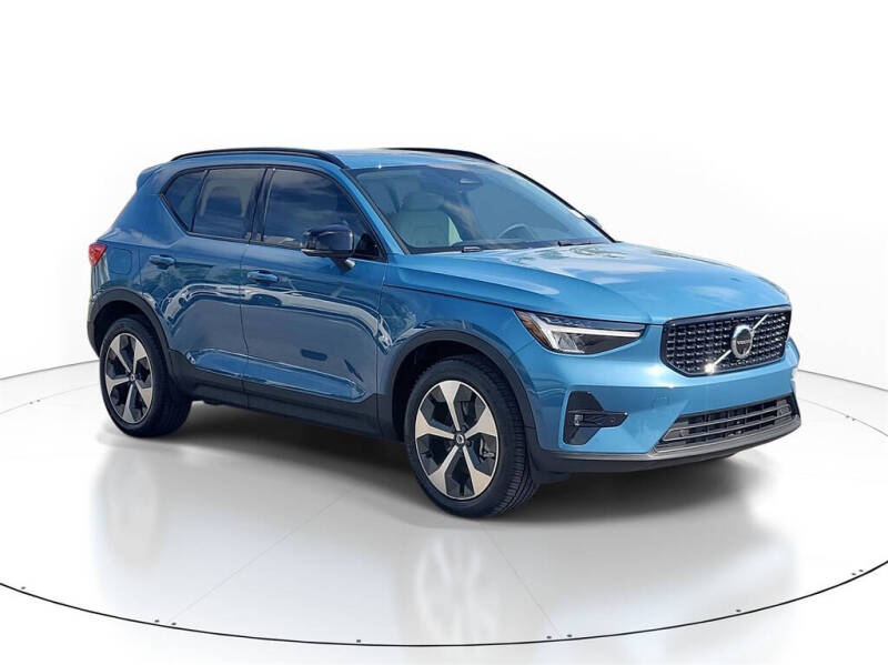 2024 Volvo XC40 B5 Plus Dark Theme