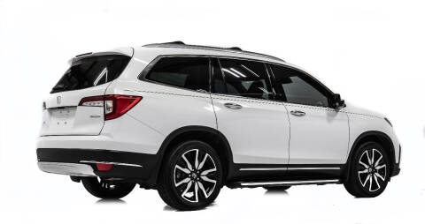 2019 Honda Pilot Touring w/Rear Captain's Chairs