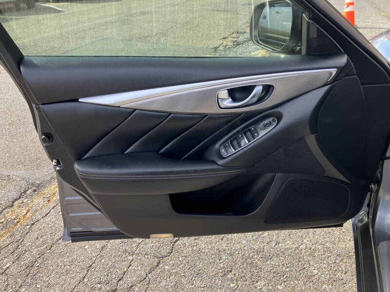 2015 Infiniti Q50 Premium