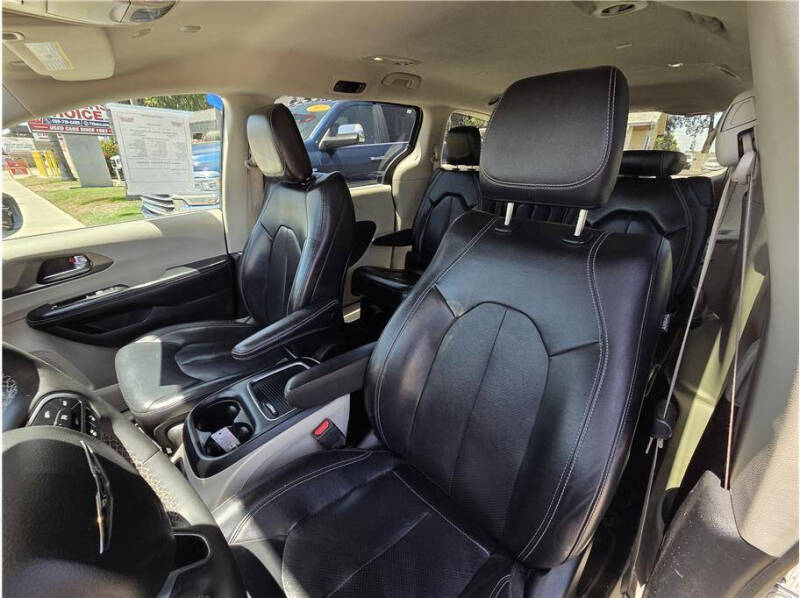 2022 Chrysler Pacifica Touring L
