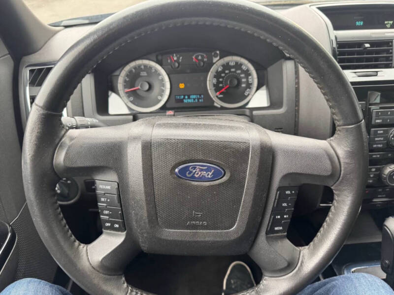 2008 Ford Escape Limited's photo