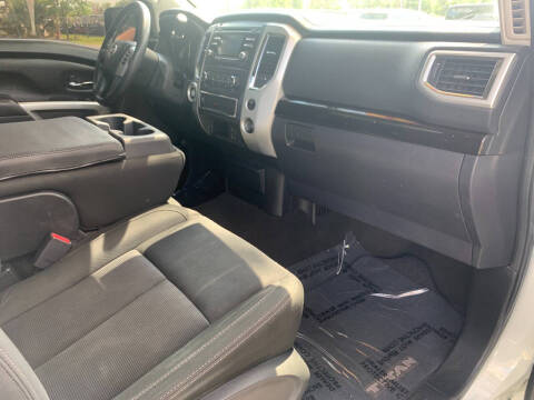 2017 Nissan Titan SV