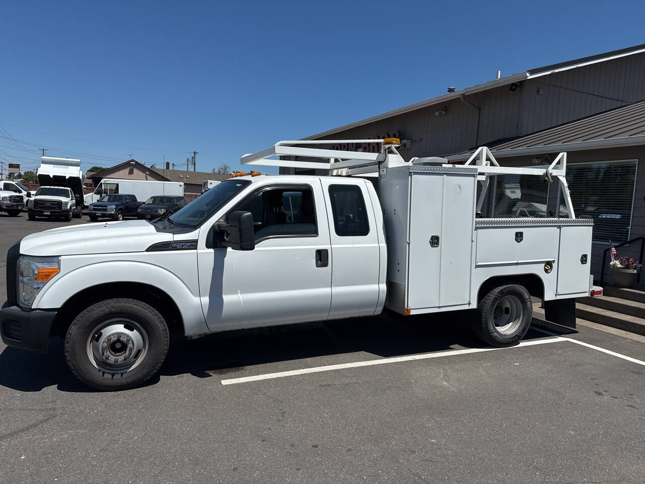2011-ford-f-350-super-duty-utility-2wd