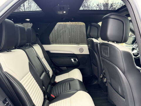 2023 Land Rover Discovery P300 S R-Dynamic