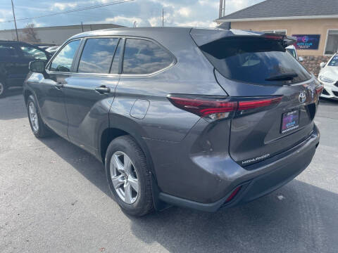 2024 Toyota Highlander LE