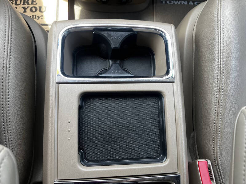 2013 Chrysler Town and Country Touring