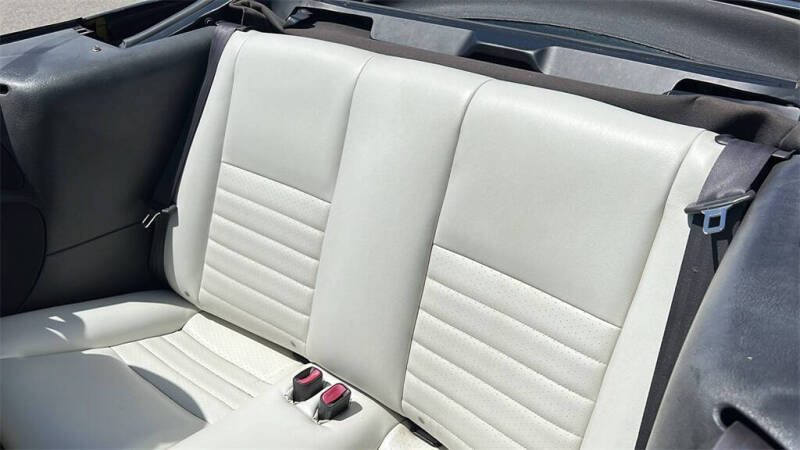 2004 Ford Mustang GT Deluxe