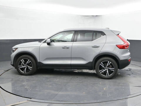 2025 Volvo XC40 B5 Core Bright Theme