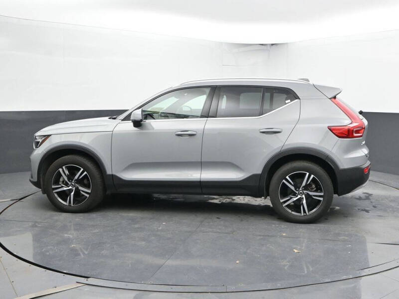2025 Volvo XC40 B5 Core Bright Theme