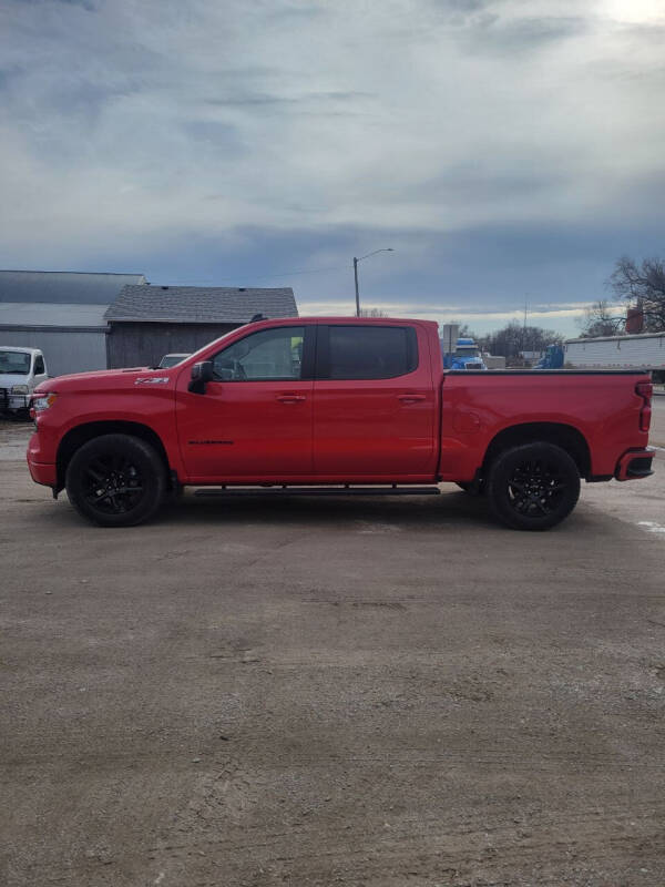 Used 2022 Chevrolet Silverado 1500 RST with VIN 1GCUDEET5NZ551386 for sale in Cambridge, NE