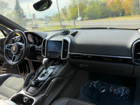 2017 Porsche Cayenne Platinum Edition