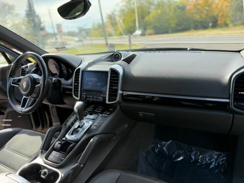 2017 Porsche Cayenne Platinum Edition