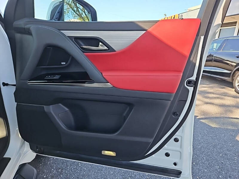 2022 Lexus LX 600 F SPORT Handling