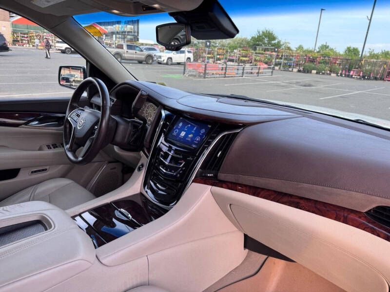 2015 Cadillac Escalade Luxury
