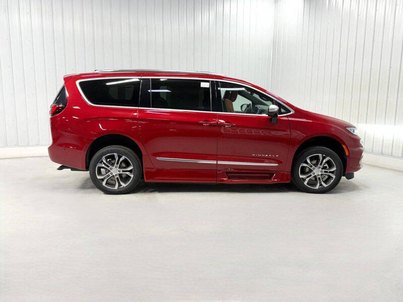 2026 Chrysler Pacifica Pinnacle