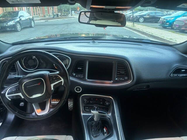 2016 Dodge Challenger SXT Plus