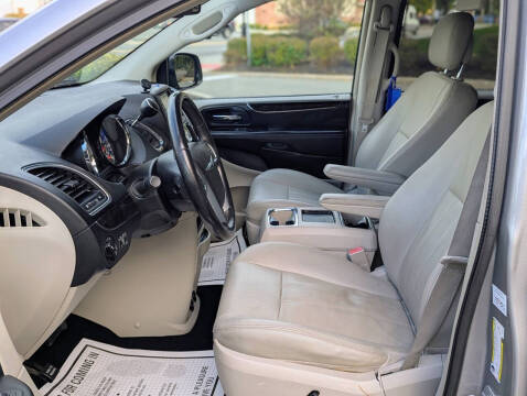 2013 Chrysler Town and Country Touring