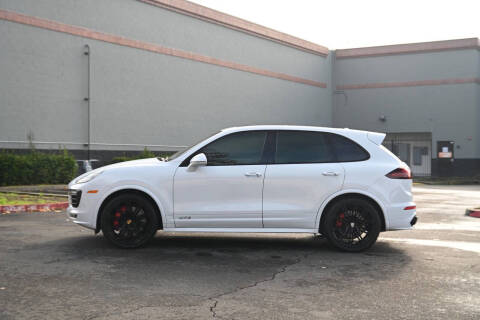 2016 Porsche Cayenne GTS
