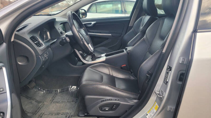 2016 Volvo V60 Cross Country T5