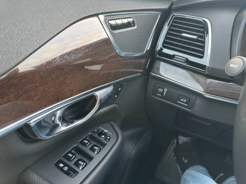 2016 Volvo XC90 T6 Momentum